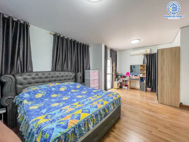 *****ทาวน์เฮ้าส์มือสองย่านนนทบุรี ม.เจ้าพระยาทาวน์ บางกรวย-ไทรน้อย หลังมุม เนื้อที่กว้าง 35 ตร.ว. ฟังก์ชัน 4 ห้องนอน 2 ห้องน้ำ ที่จอดรถ 1 คัน หน้าบ้านโล่ง แต่มีความเป็นส่วนตัว ใกล้โครงการรถไฟฟ้าสายสีม่วง "บางพลู" และจุดขึ้นทางด่วน "กาญจนาภิเษก"